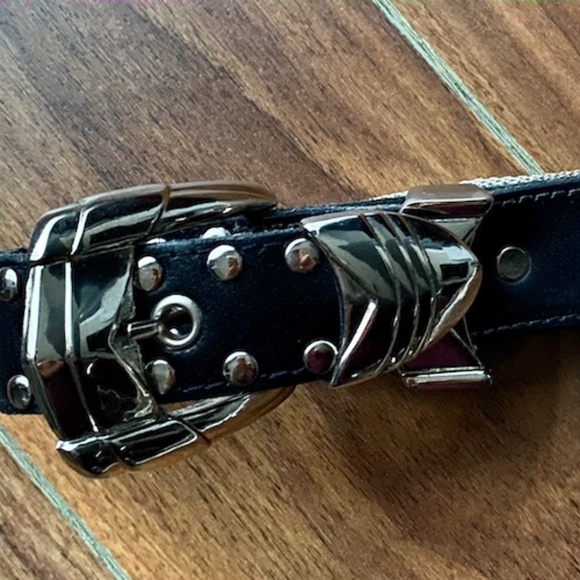 🌷90's Vintage Silver Metal Mesh Belt made in Vancouver - Picture 2 of 9